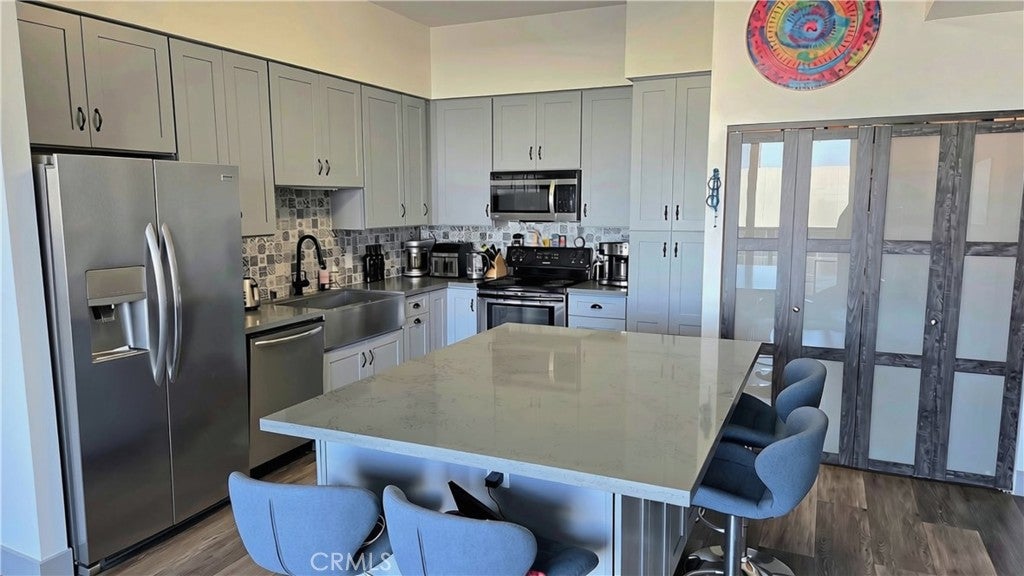 488 E Ocean 1607