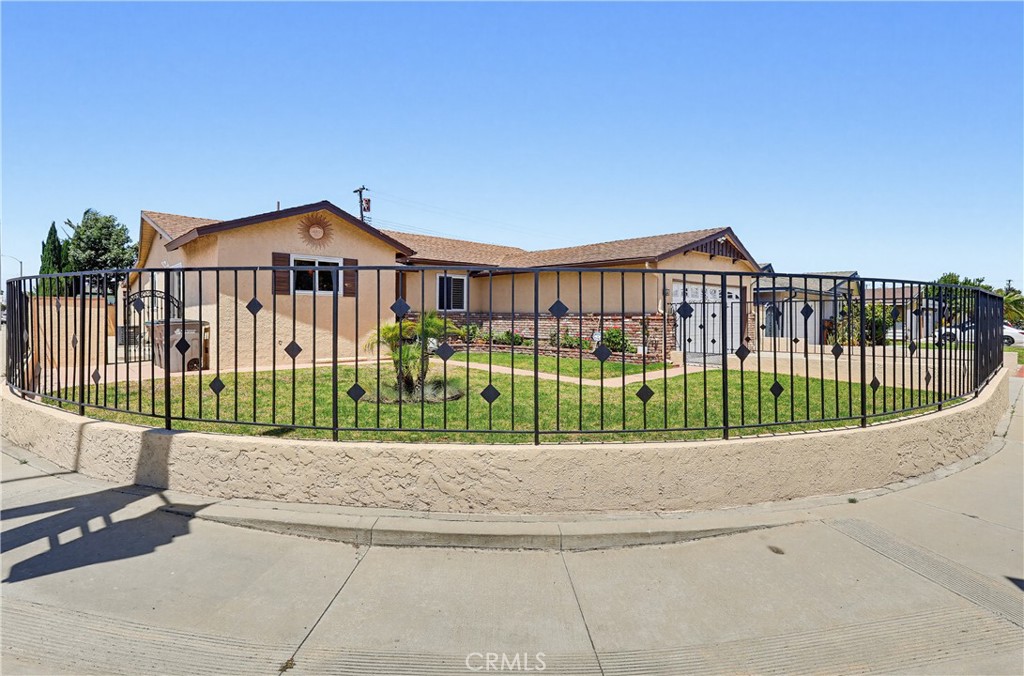 555 W Shadwell