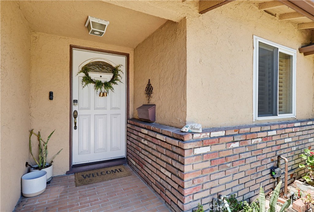 555 W Shadwell