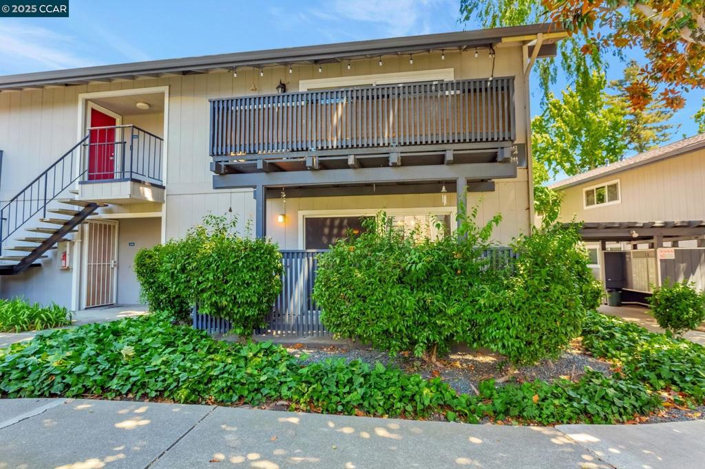 Accepting offers through online auction. Auction ends 9/6 at 7 PM This 2-bedroom, 1-bath, 1,039 sq. ft. ground-floor end-unit condo offers a fantastic opportunity in San Ramon. Featuring a spacious living room, dining area, Make your bids here: https://bit.ly/alcostablvd340 and two generously sized bedrooms with ample closet space, this home is ready for your personal touch. The community includes a pool and clubhouse, plus convenient on-site laundry and one assigned covered parking space. Enjoy the convenience of nearby shopping, schools, parks, and easy freeway access—just minutes to BART for commuters. With its prime location and excellent value, this condo is one of the most affordable options in San Ramon, where similar homes in the complex have sold for much more.