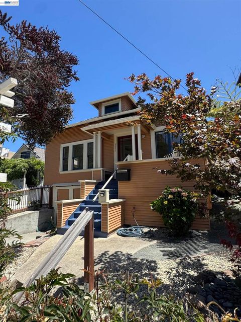 Photo of 2221 Roosevelt AVE, Berkeley, CA 94703 (MLS # 41134634)