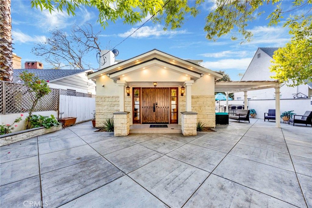 Photo of 3815 Laurel Canyon Blvd, Studio City, CA 91604 (MLS # GD26040965)