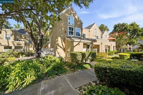 Tiny photo for 211 Kingston Way WAY, Walnut Creek, CA 94597 (MLS # 41142182)