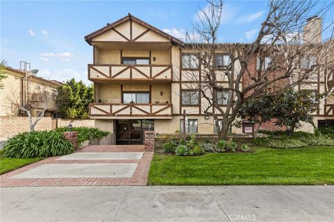 Photo of 17500 Sherman Way Way #102, Van Nuys, CA 91406 (MLS # SR26023370)