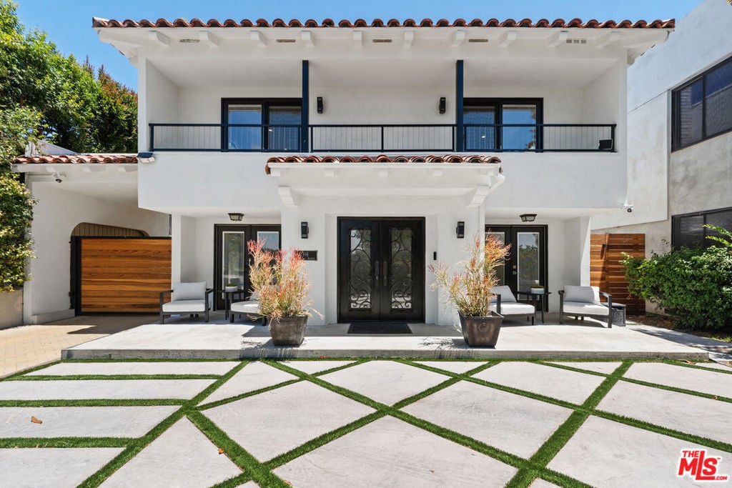 916 Santiago Avenue