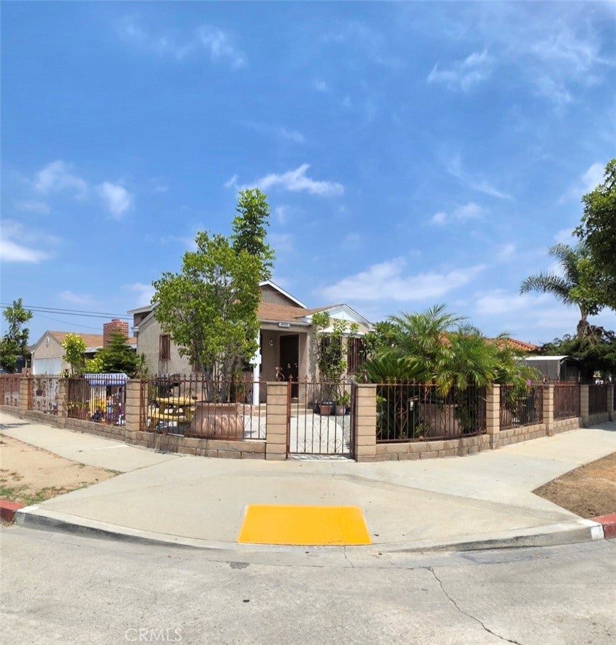 4901 LEONIS Street