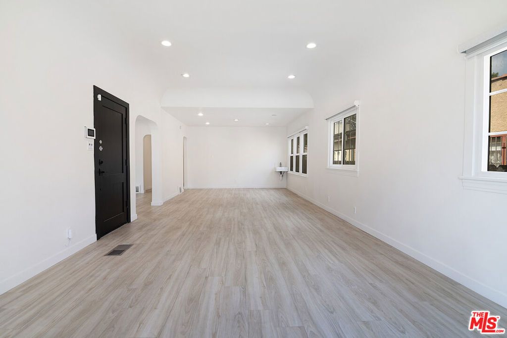 Photo of 1543 S Crest Drive, Los Angeles, CA 90035 (MLS # 25592691)