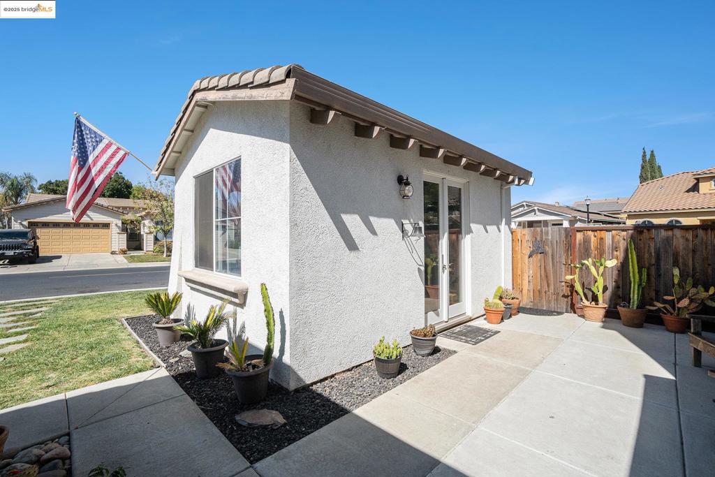 THE LAKES - Residential