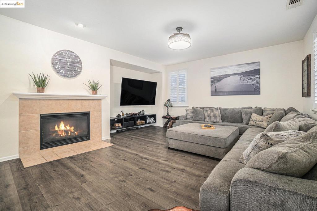 THE LAKES - Residential