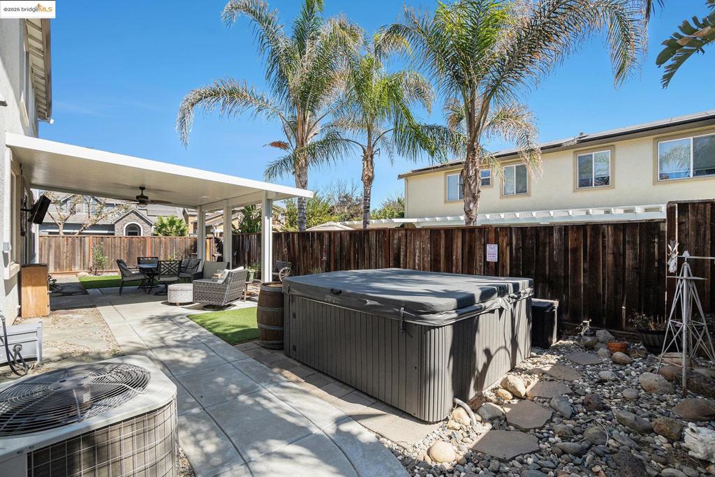 THE LAKES - Residential