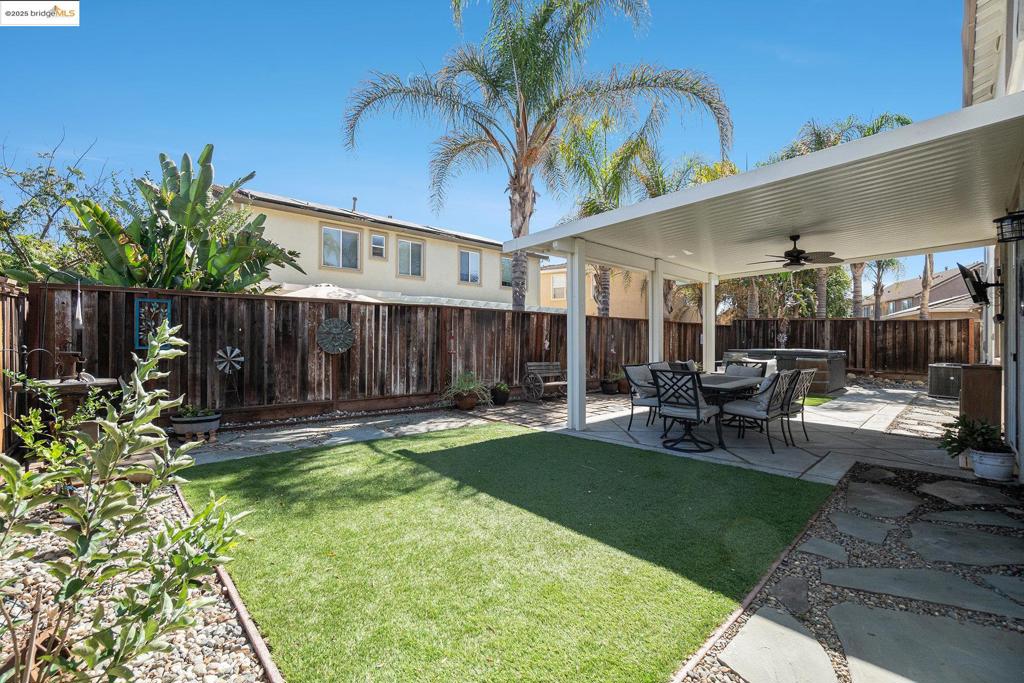 THE LAKES - Residential