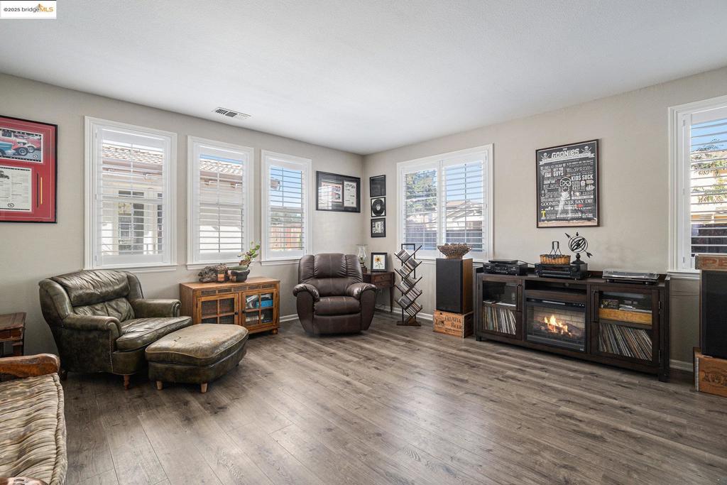THE LAKES - Residential