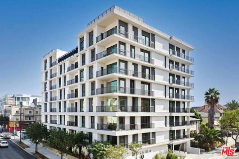 Photo of 904 S New Hampshire Avenue #PH-4, Los Angeles, CA 90006 (MLS # 26657993)