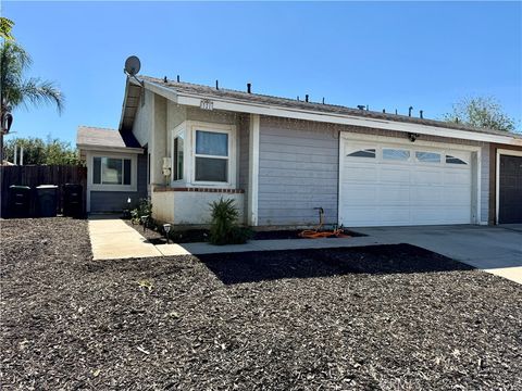 Photo of 321 Red Cedar Pl, Perris, CA 92570 (MLS # SW25243227)