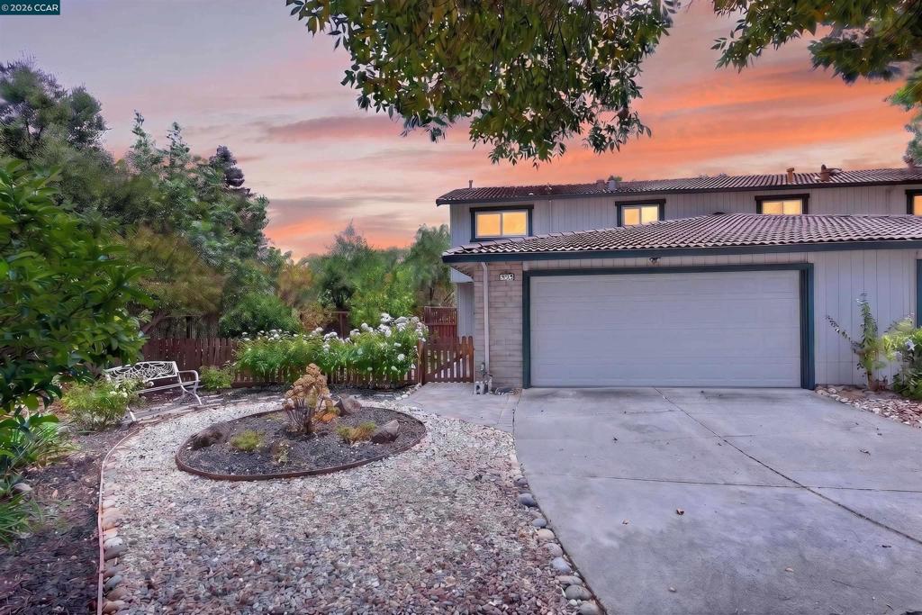 584 Mission Pl PL