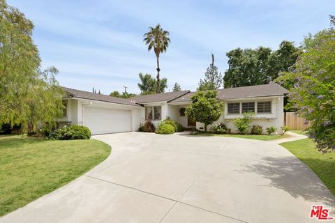 Photo of 8326 Fable Avenue, West Hills, CA 91304 (MLS # 26829355)