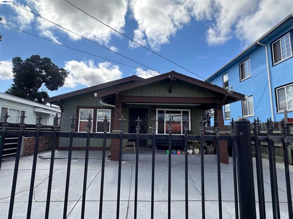 2474 Seminary Ave