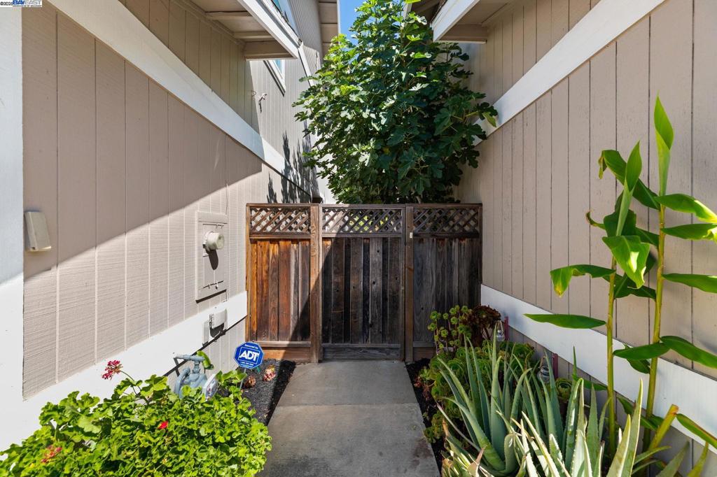ARROYO VILLAGE - Residential