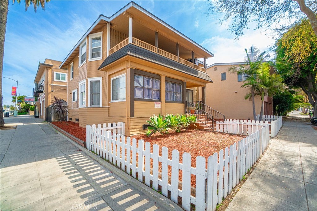 406 E 7th