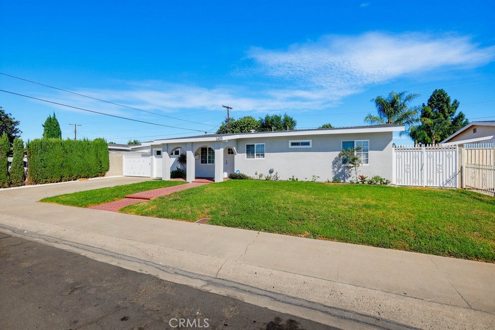 1403 E Florida