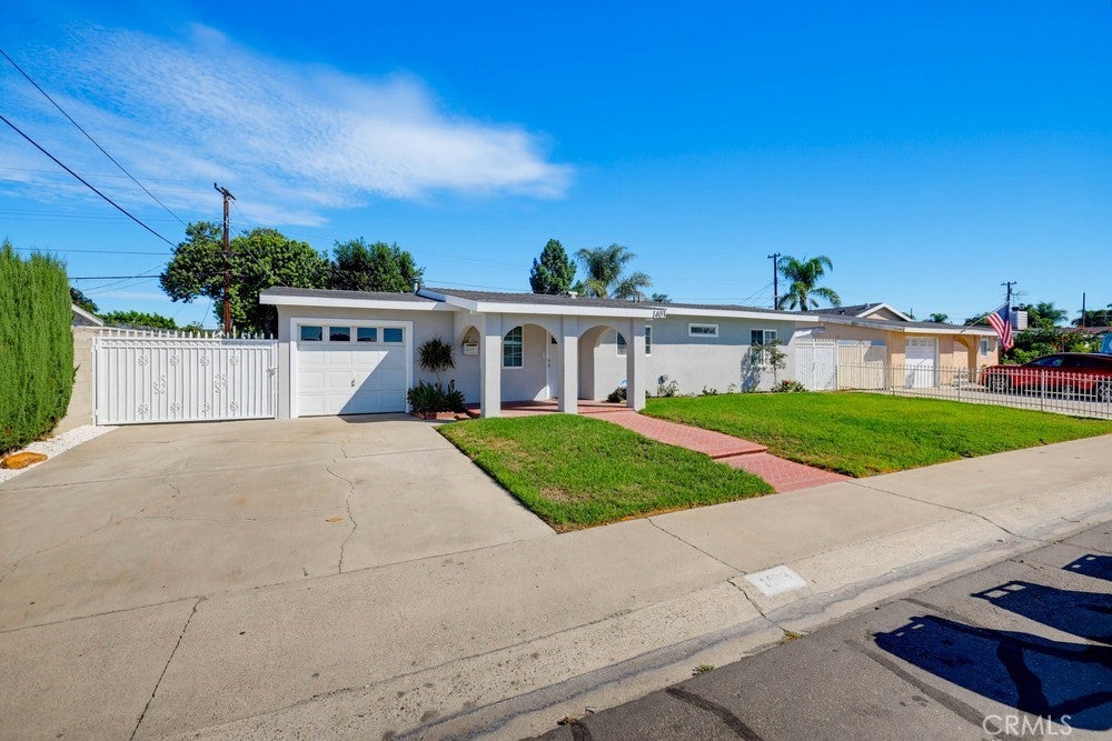 1403 E Florida PL, Anaheim CA 92805