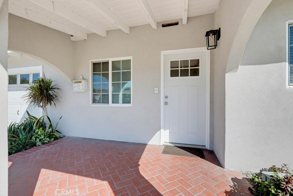 1403 E Florida