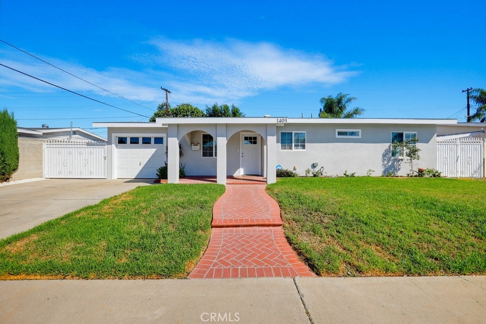 1403 E Florida PL