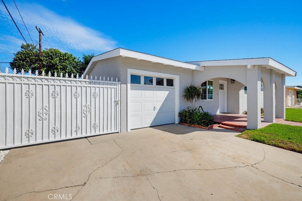 1403 E Florida