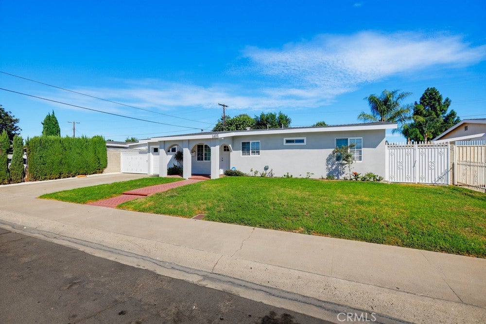 1403 E Florida