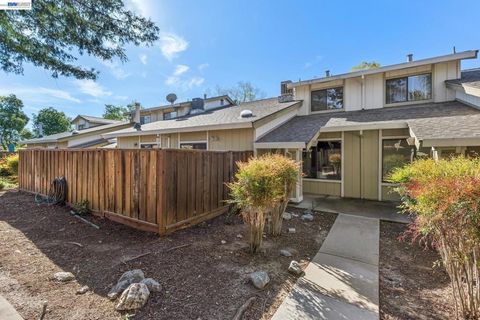 Photo of 607 Morgan Cmn Cmn, Livermore, CA 94551 (MLS # 41127454)