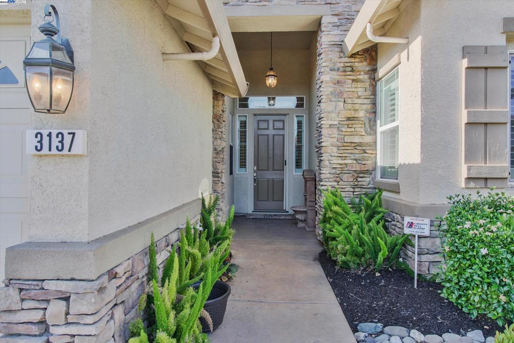 3137 Grasmere Cir
