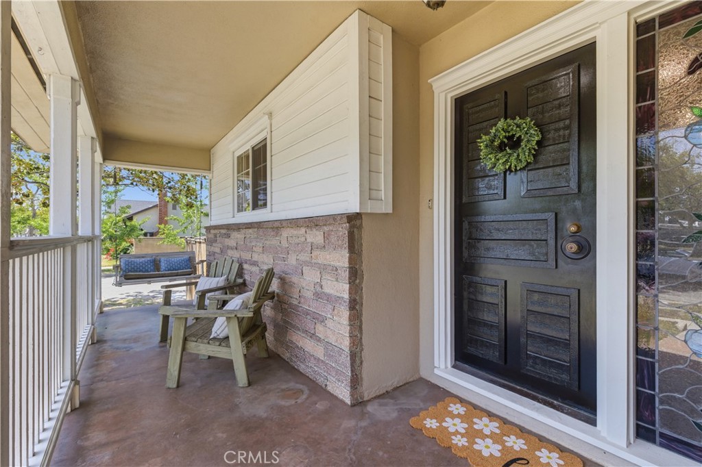 3327 N Studebaker