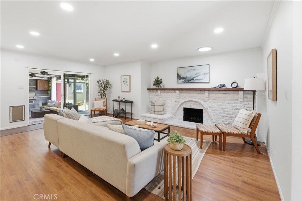 3327 N Studebaker
