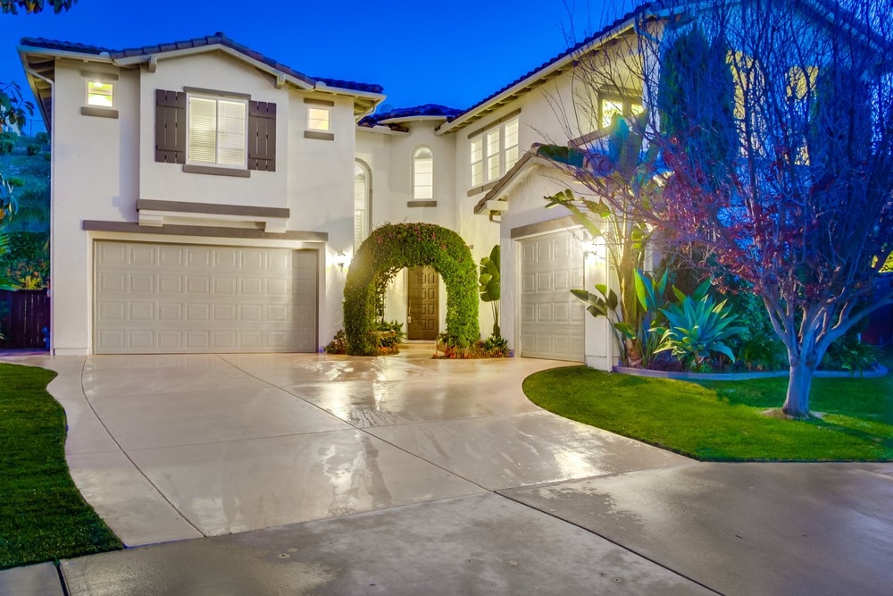 This beautifully upgraded villa is an entertainer’s dream. Chef’s kitchen boasts granite, stainless steel & serving island. French doors in dining room usher you outside. 1st floor guest wing great for seniors: bedroom, full bath & garage. Master suite has huge balcony & beautiful tile bath: soaking tub, 2 vanities & walk-in. Add. bedrooms are large & bright. Private backyard oasis: large lawn & patio framed by lush landscaping. Enjoy upscale Torrey Highlands: top schools, easy FWY access & amenities! Neighborhoods: Torrey Glenn Equipment: Garage Door Opener, Range/Oven Other Fees: 0 Sewer: Sewer Connected Topography: LL