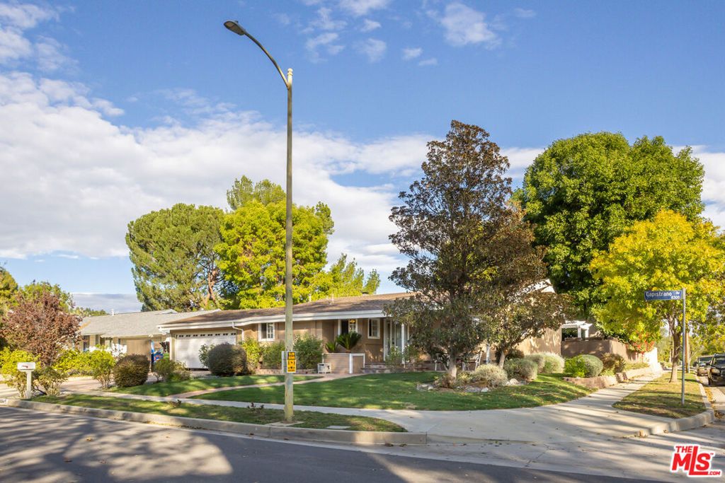 Photo of 8334 Capistrano Avenue, West Hills, CA 91304 (MLS # 25622739)
