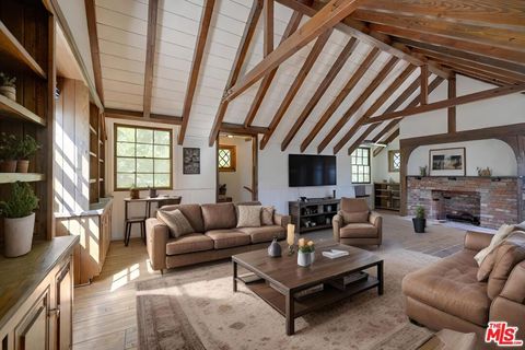 Photo of 926 N ALPINE Drive, Beverly Hills, CA 90210 (MLS # 26655829)