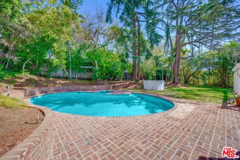 Photo of 926 N ALPINE Drive, Beverly Hills, CA 90210 (MLS # 26655829)