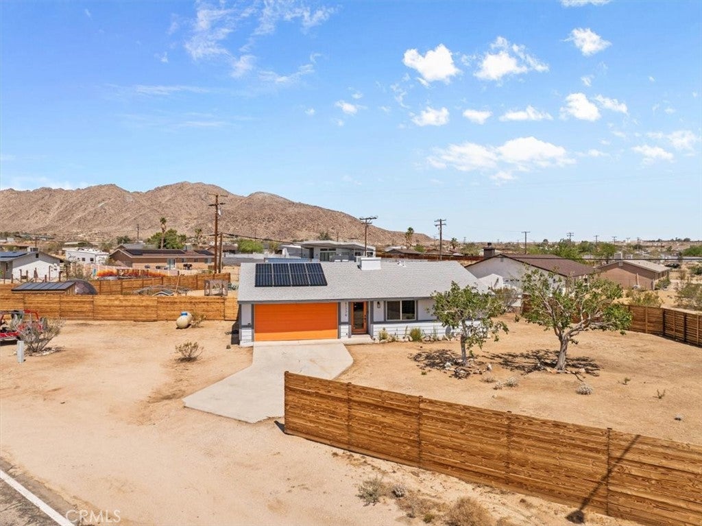 61776 Calle Los Amigos