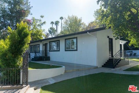 Photo of 17856 Cathedral Place, Encino, CA 91316 (MLS # 26101869)