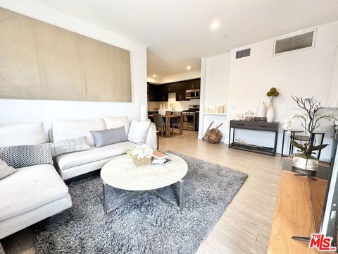 Photo of 11405 Chandler Boulevard #403, North Hollywood, CA 91601 (MLS # 25609157)