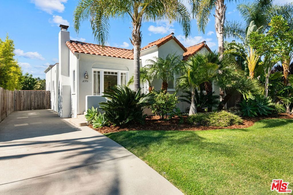 Photo of 2351 Parnell Avenue, Los Angeles, CA 90064 (MLS # 25606059)