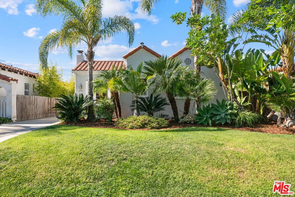 Photo of 2351 Parnell Avenue, Los Angeles, CA 90064 (MLS # 25606059)