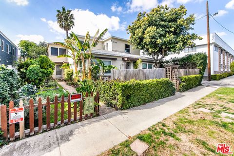 Photo of 139 N Harper Avenue, Los Angeles, CA 90048 (MLS # 25595895) Photo of 139 N Harper Avenue, Los Angeles, CA 90048 (MLS # 25595895)