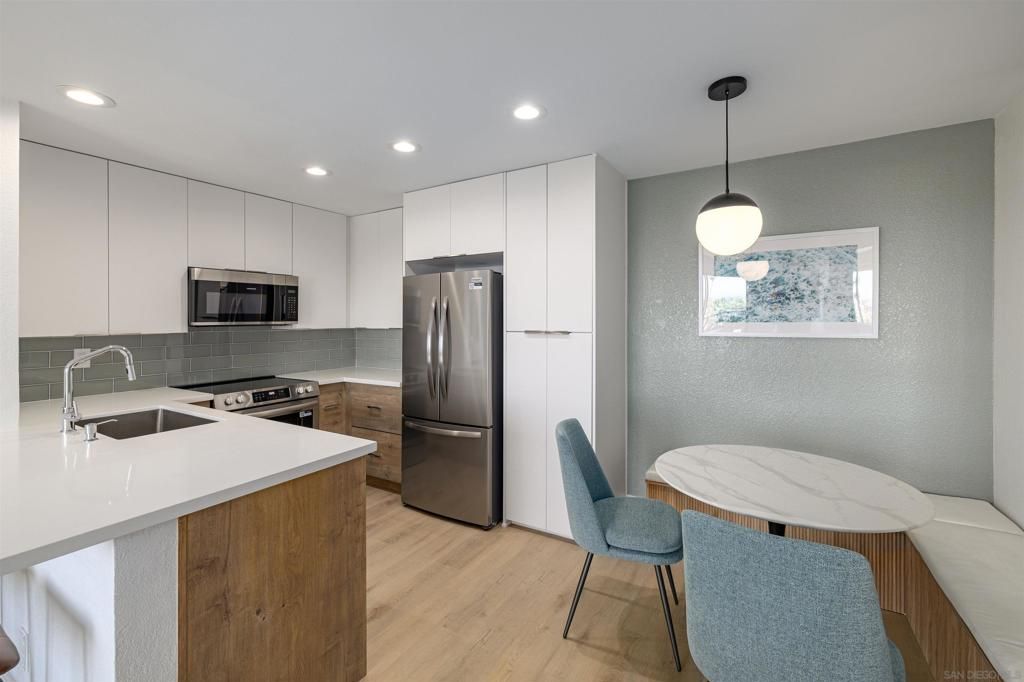 listing image 130728543448103005409