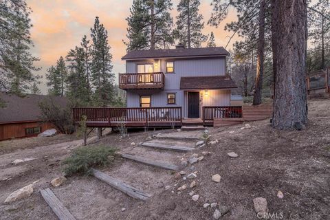 Photo of 39075 Rim Of The World DR, Fawnskin, CA 92333 (MLS # IG26098114)