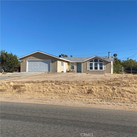 Photo of 58277 Arcadia Trail, Yucca Valley, CA 92284 (MLS # SW26121369)