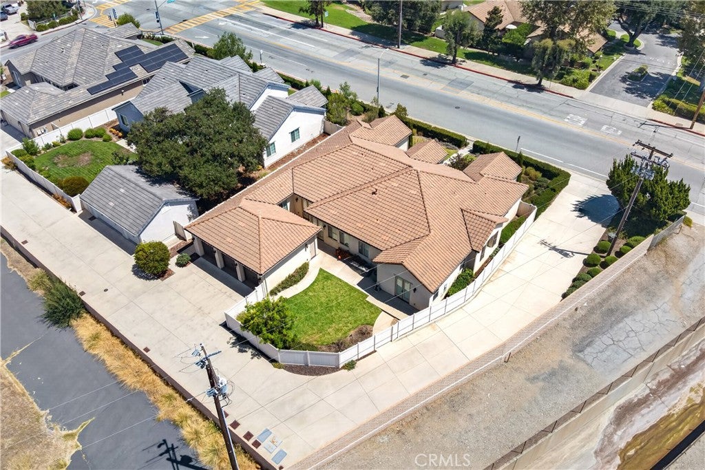 1469 E Foothill Blvd