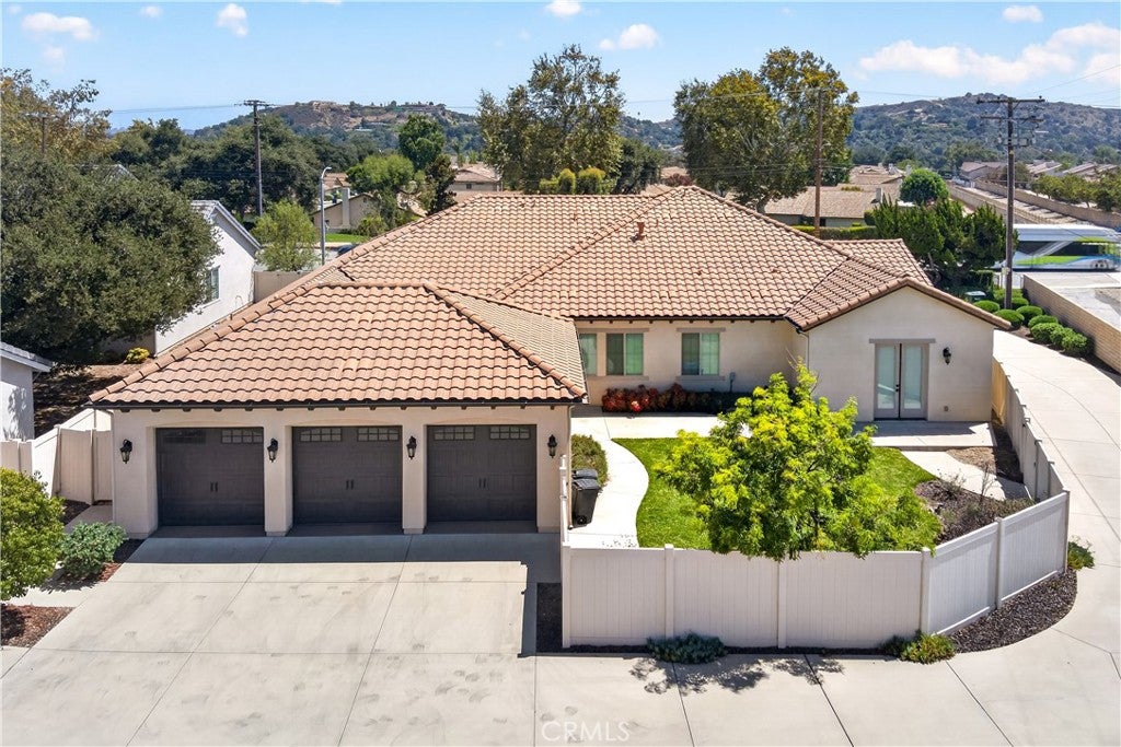 1469 E Foothill Blvd