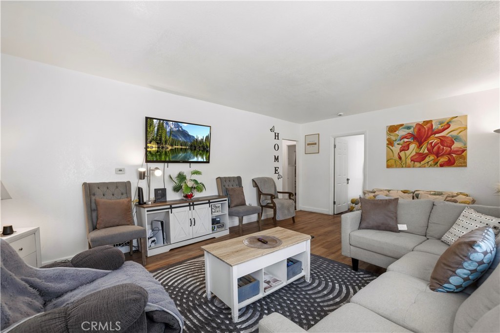 1534 E Broadway