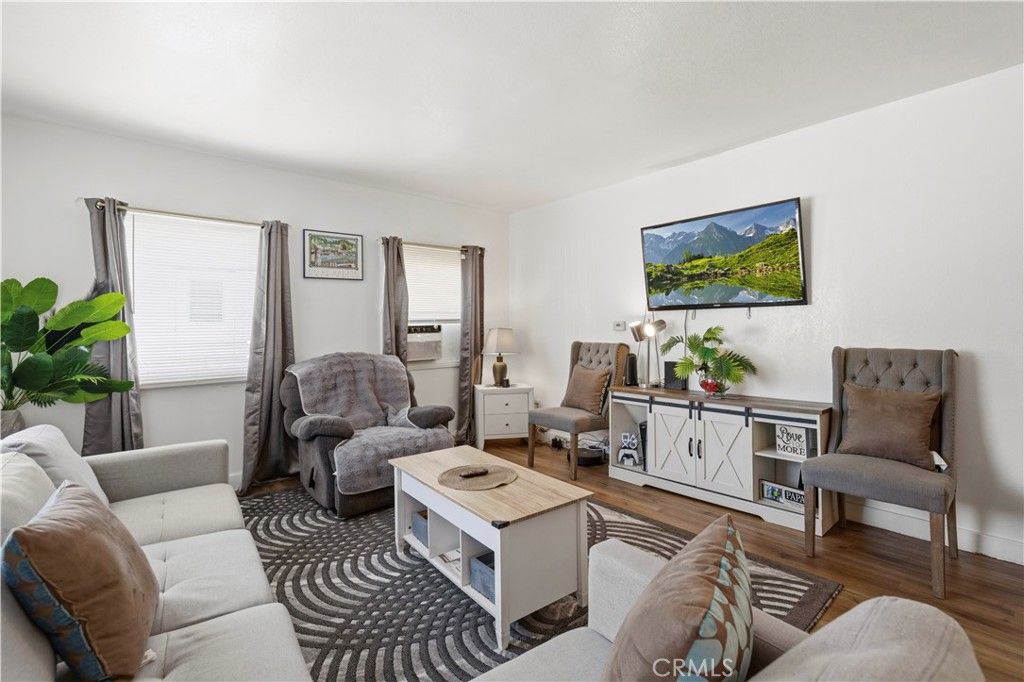 Photo of 1534 E Broadway, Glendale, CA 91205 (MLS # SR26095514)